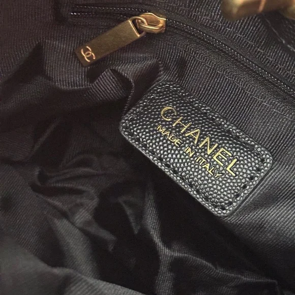 GWP Chanel gift beauty Black Quilted Shoulder Bag with Gold Chain - Picture 4 of 12